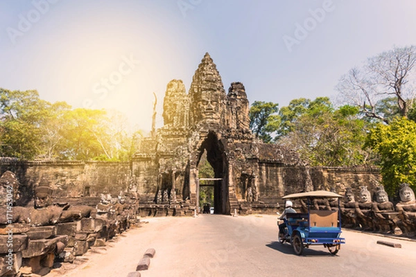Fototapeta Tuk Tuk i Angkor Thom w CM Reap Cambodia