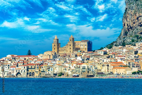 Fototapeta View of Cefalu, on the Tyrrhenian coast of Sicily, Italy