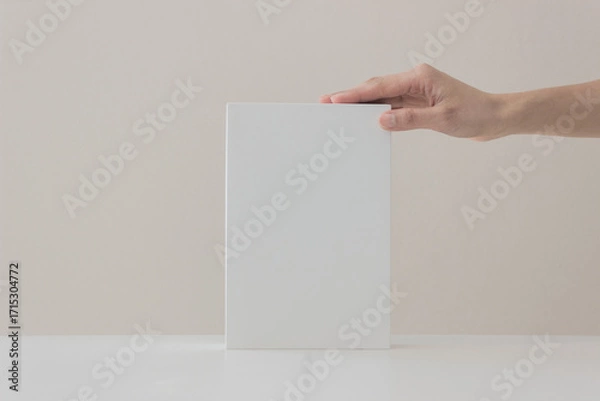 Obraz hand holding a blank paper