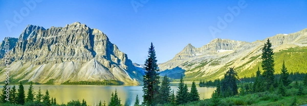 Fototapeta Panoramic view of  Mountains and Lake in Banff National Park, Rocky Mountains, Alberta, Canada.