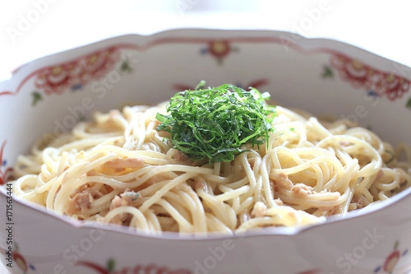 Fototapeta ツナと大葉の和風スパゲッティー