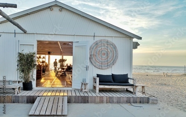 Obraz Beach Cafe nad Morzem Północnym. Piękny zachód słońca