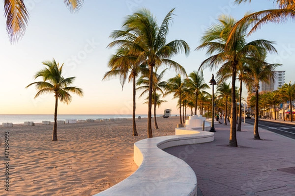 Fototapeta Wschód słońca na plaży i promenadzie w Fort Lauderdale na Florydzie