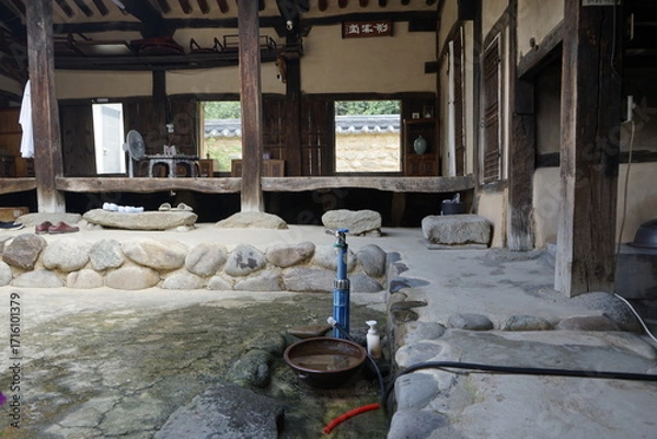 Obraz 경북 영주 한옥마을은 자연과 전통 건축이 아름답게 어우러진 유서 깊은 마을입니다.