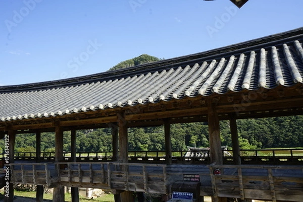 Obraz 경상북도 안동에 있는 병산서원은 고려시대부터 교육기관으로 사용되어 온 전통적인 한국식 건물로 아름다운 곳입니다.