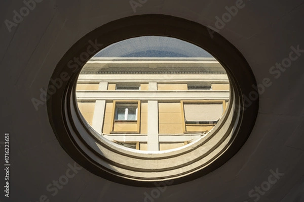 Fototapeta Building View Through Circular Skylight