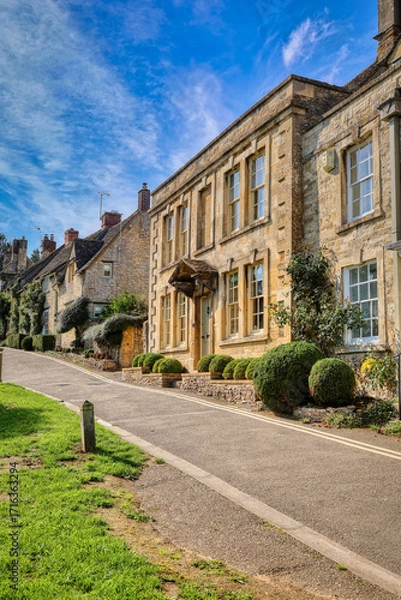 Fototapeta The historic town of Burford in the southern Cotswolds region, is in west Oxfordshire, and is a famous for its well-preserved old stone buildings 