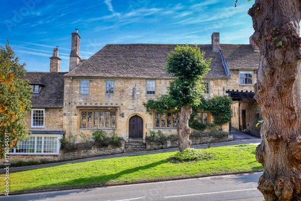 Fototapeta The historic town of Burford in the southern Cotswolds region, is in west Oxfordshire, and is a famous for its well-preserved old stone buildings 