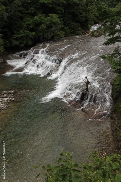 Obraz 清流で遊ぶ釣人