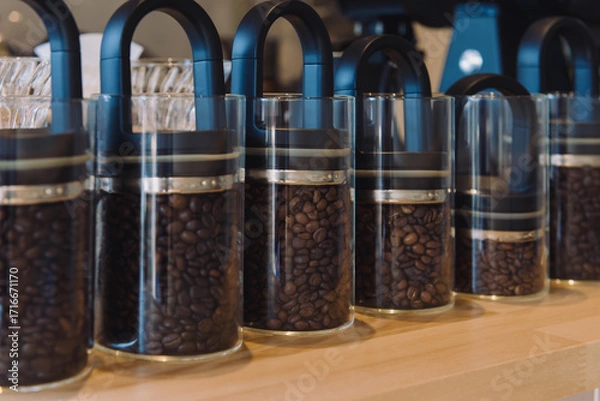 Fototapeta 瓶に入った焙煎（ロースト）したコーヒー豆	