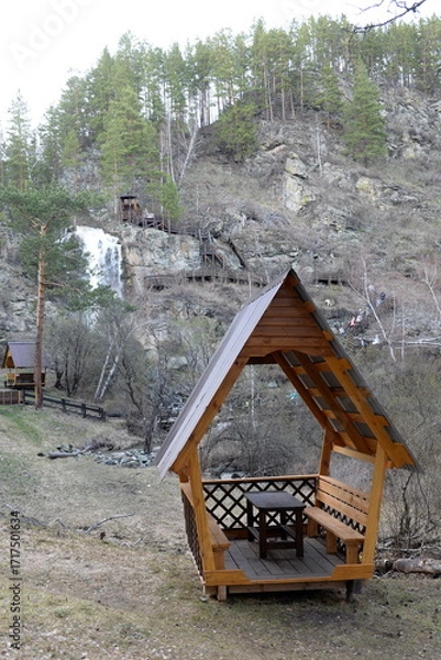 Fototapeta Gazebos for relaxation at Kamyshlinsky waterfall in Gorny Altai