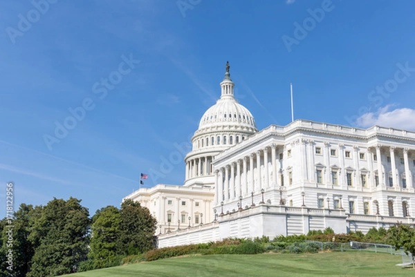 Obraz US Capitol building under blue skies