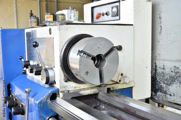 Obraz Изготовление деталей с помощью станочных и сварочных работ на заводе и машиностроительном предприятии