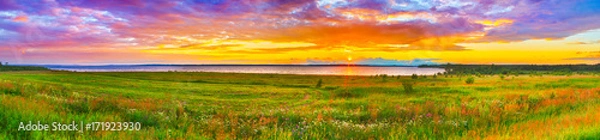 Fototapeta Zachód słońca nad rzeką Kama. Panorama