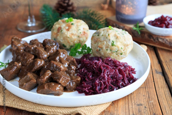Obraz Wildgulasch mit Semmelknödeln