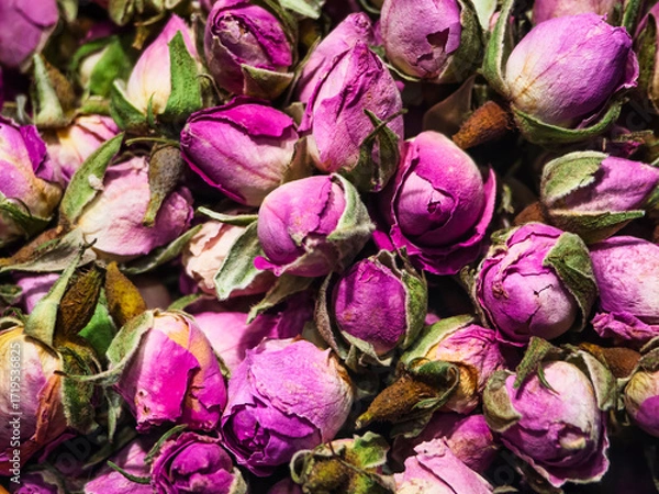 Fototapeta Dried pink rose buds arranged in a colorful display showcasing their natural beauty and texture
