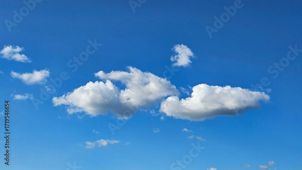 Obraz Cumulus clouds in blue sky 푸른 하늘의 적운 구름