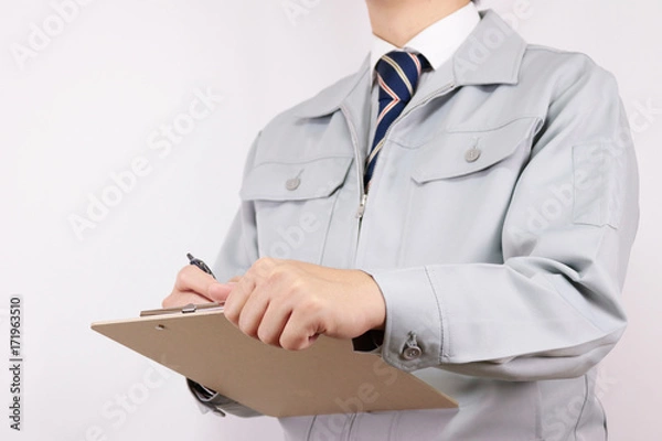 Obraz 作業着 男性 ネクタイ ポーズ ボード 記入