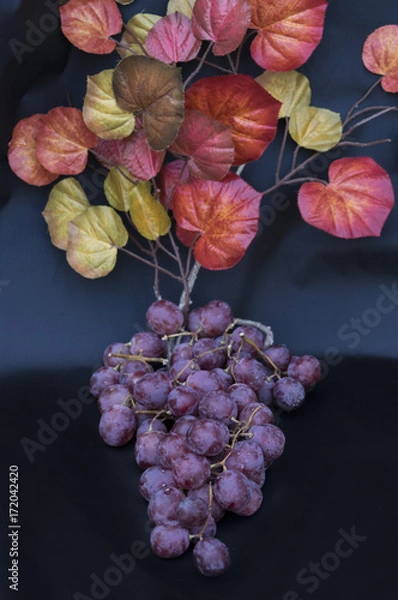 Obraz Racimo decorado.
Fruta que podemos adquirir a principios del otoño.
