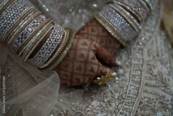 Fototapeta The bride's hands