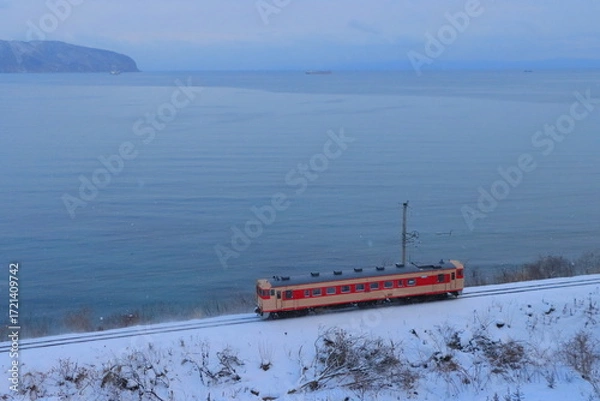 Obraz 極寒の函館湾を背景にを走る道南いさりび鉄道キハ40系気動車(国鉄急行色)_2020/12/27撮影