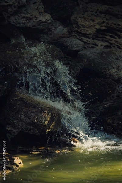 Obraz water flowing into the water