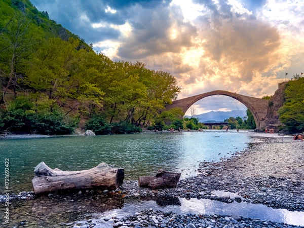 Obraz Traditional Stone Bridge in Konitsa The Grand Single Arch Bridge at the Entrance of Aoos Gorge Historic Landmark and Scenic Nature in Greece Featuring Picturesque Views and Cultural Significance