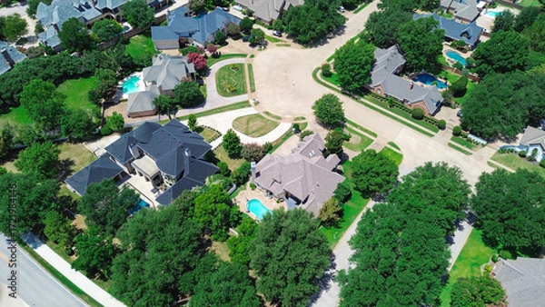 Fototapeta Circular driveways in front of two-story homes in Colleyville, Texas with backyard pools, mature trees, landscaped lawns arranged around cul-de-sac in quiet, upscale suburbs Dallas neighborhood