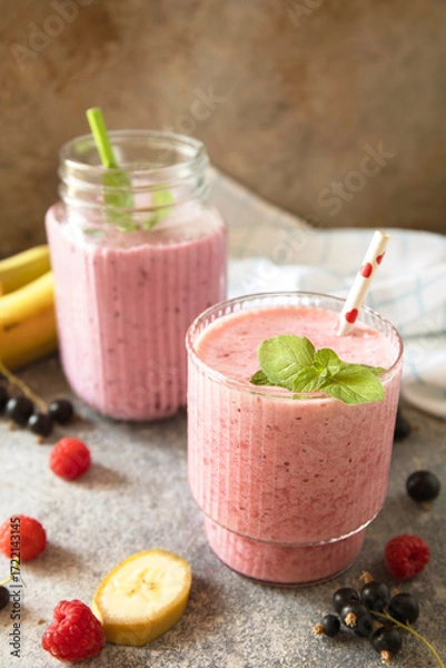 Fototapeta Refreshing mixed berry and banana smoothie with mint garnish.