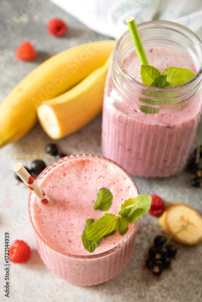 Fototapeta Refreshing mixed berry and banana smoothie with mint garnish