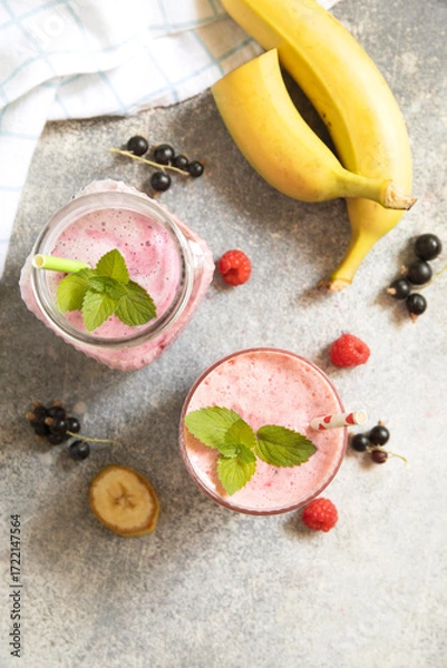 Fototapeta Refreshing mixed berry and banana smoothie with mint garnish.