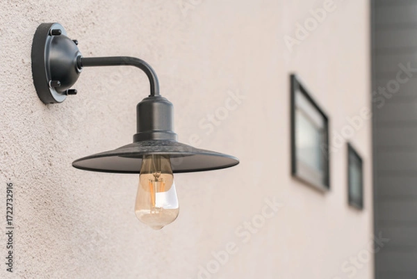 Fototapeta 住宅の外壁にある壁掛けのポーチライト,ブラケットライト
