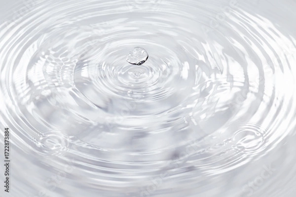 Fototapeta 水面に落ちる水滴.