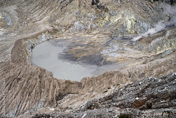 Fototapeta Tangkuban Parahu Crater and its sulfurous fumaroles