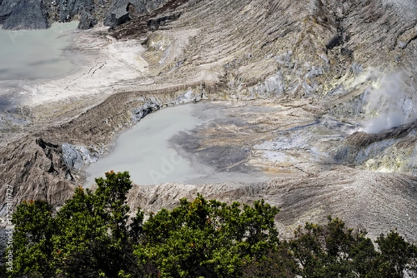 Fototapeta Tangkuban Parahu Crater and its sulfurous fumaroles
