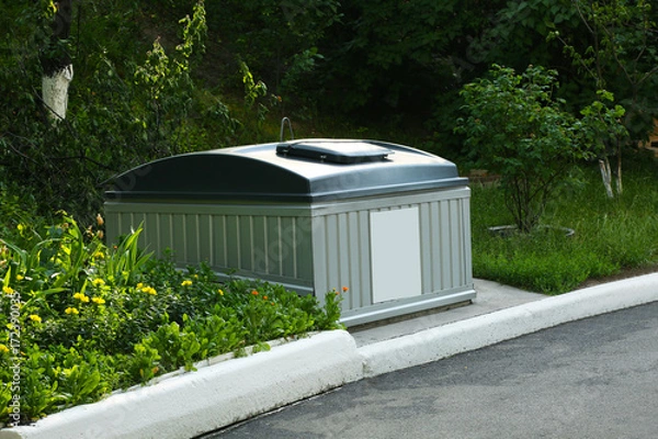 Obraz Trash container in park