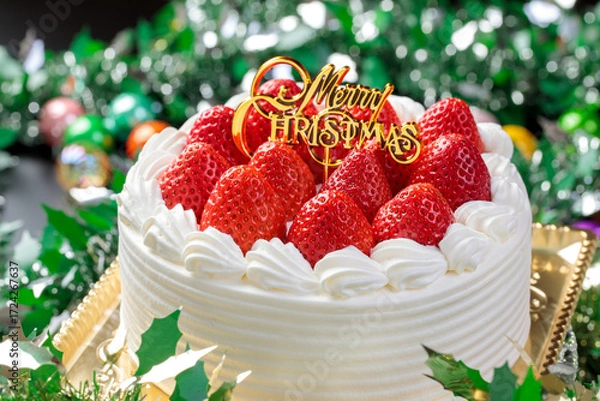 Fototapeta イチゴ生クリームのシンプルクリスマスケーキ