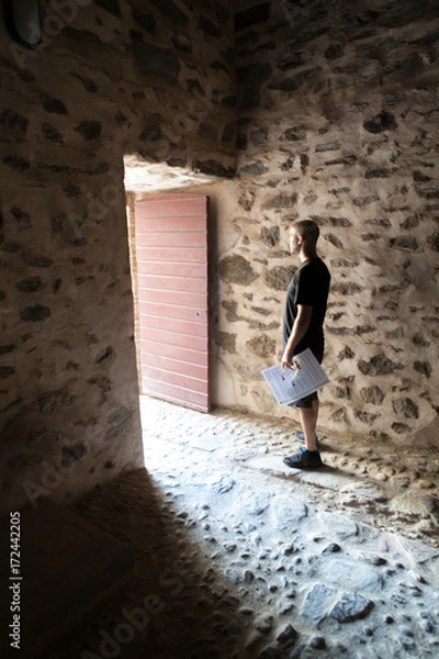 Obraz Man in Doorway Shadow