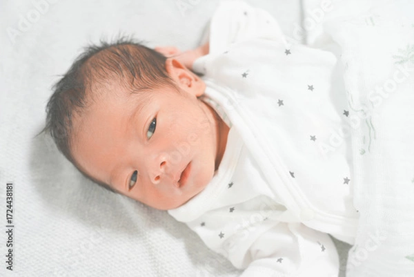 Fototapeta 新生児　0ヶ月の赤ちゃん