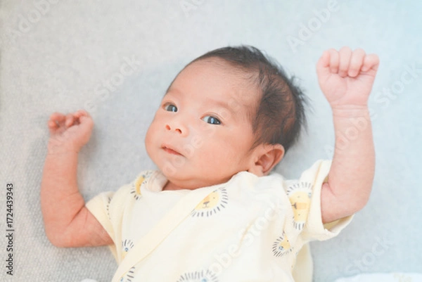 Fototapeta 新生児　0ヶ月の赤ちゃん