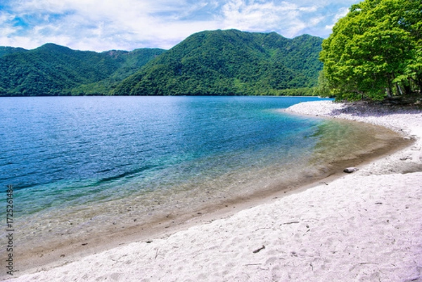 Fototapeta 栃木県日光市　奥日光の中禅寺湖と砂浜