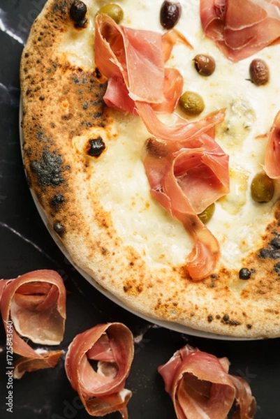 Obraz Closeup of prosciutto pizza with olives