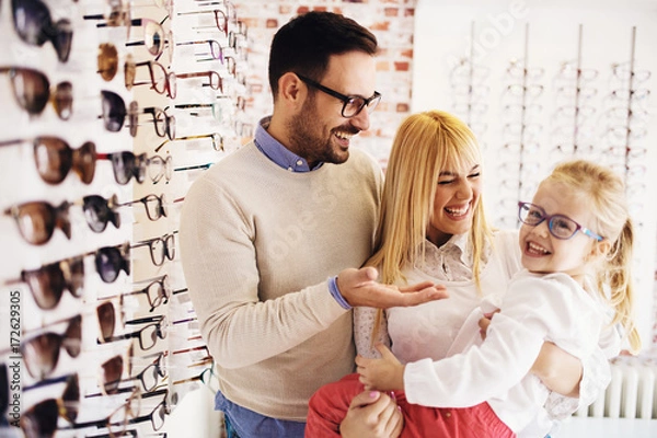 Obraz Family in optics store