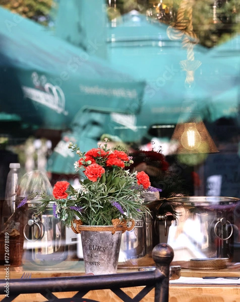 Fototapeta A bouquet of autumn flowers and reflections in the restaurant window.