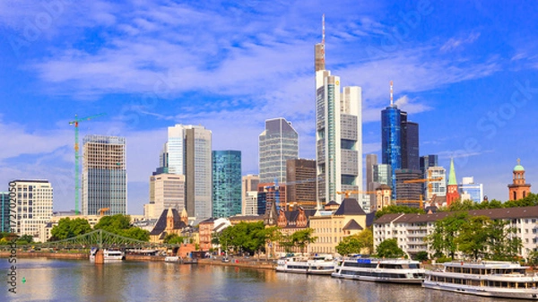 Fototapeta Frankfurt am Main, Ansicht von der Alten Brücke. 31.07.2017. 