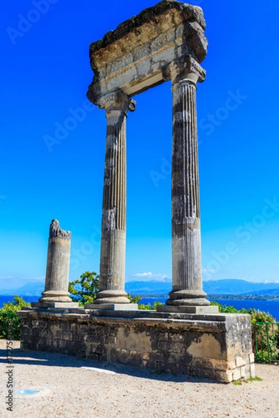 Fototapeta Ruins of ancient roman columns in Nyon, Switzerland