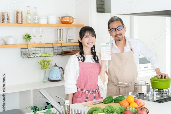 Obraz キッチンで料理をするミドルの夫婦