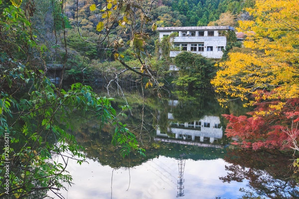 Fototapeta 鎌北湖の廃墟