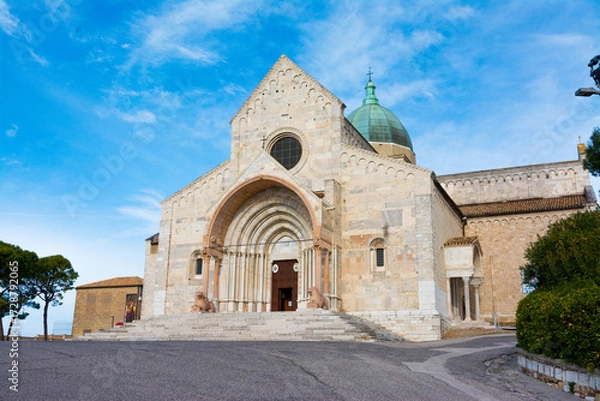 Fototapeta Ancona cathedral showcasing romanesque architecture and detailed facade