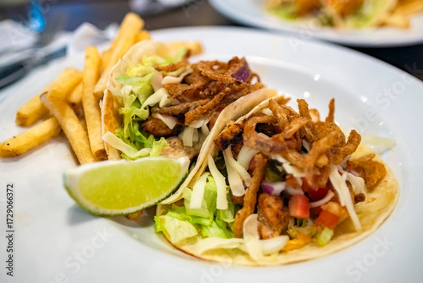 Fototapeta タコスとフライドポテト